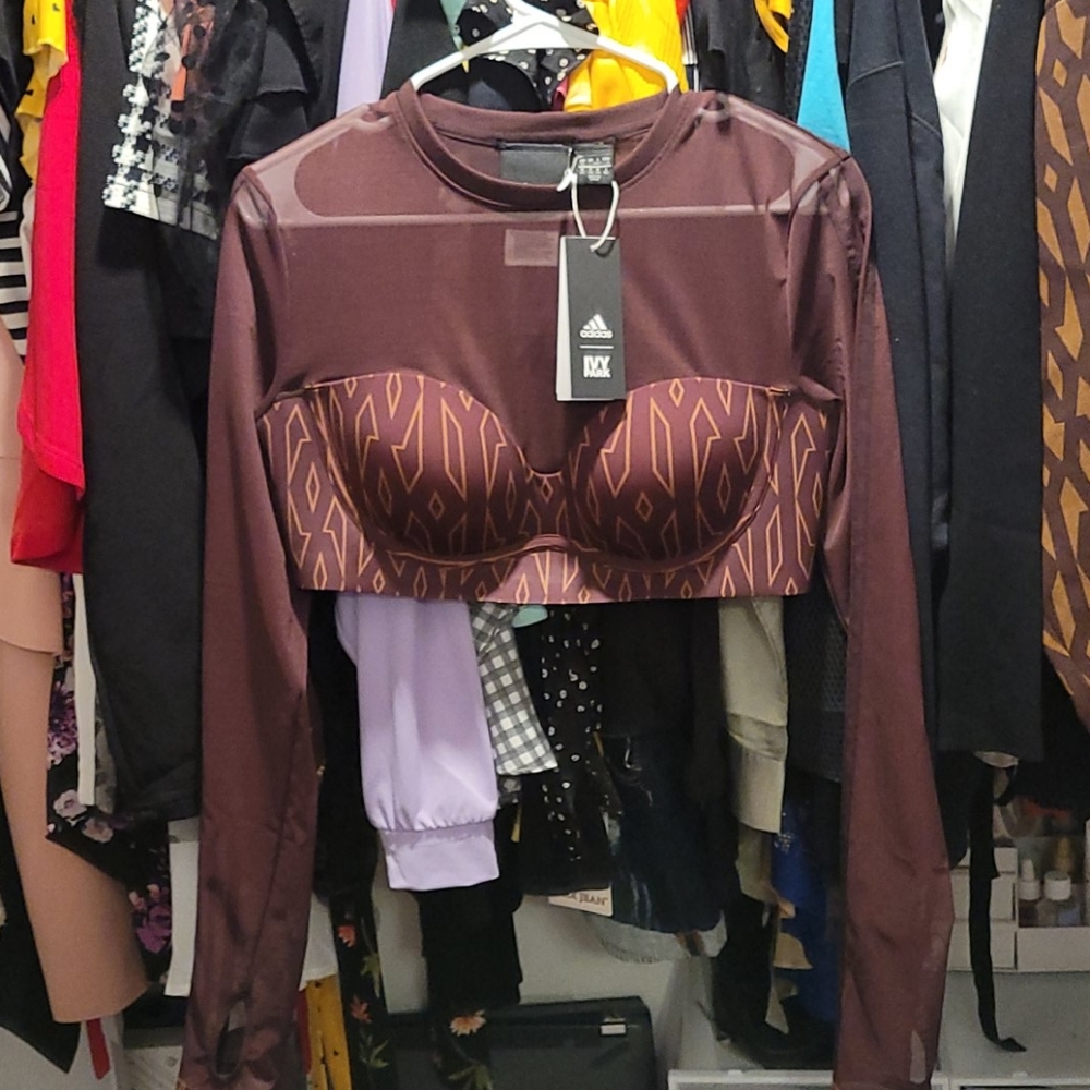New with tags Ivy Park Monogram Crop Top large